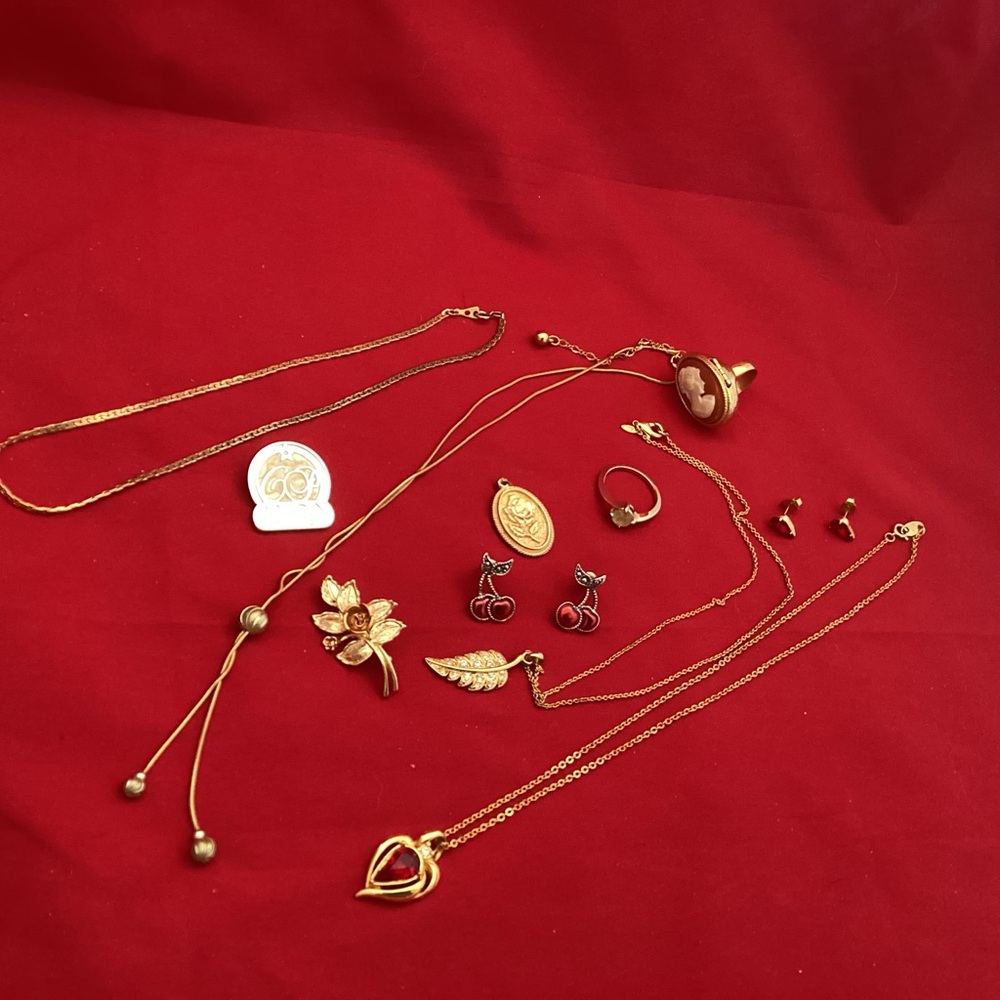 Avon jewelry lot